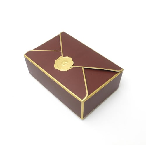 علبة هدايا فاخرة بتصميم ظرف