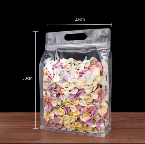 اكياس قهوة ومكسرات شفافة بيد