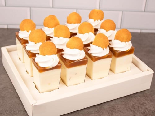 علب حلى شفافة مع مقسم داخلي