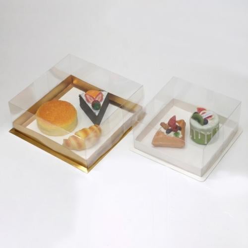 علب كيك بلاستيك بقاعدة ورقية