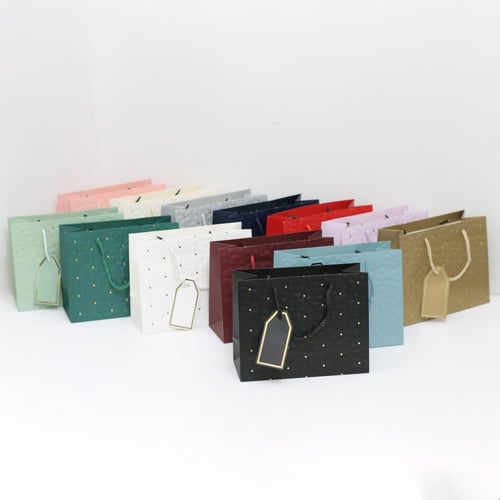 أكياس هدايا مزخرفة بتصميم ورد