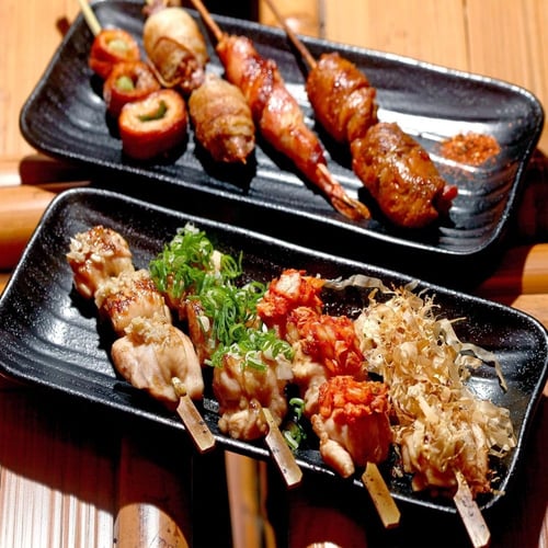 أعواد خشبية