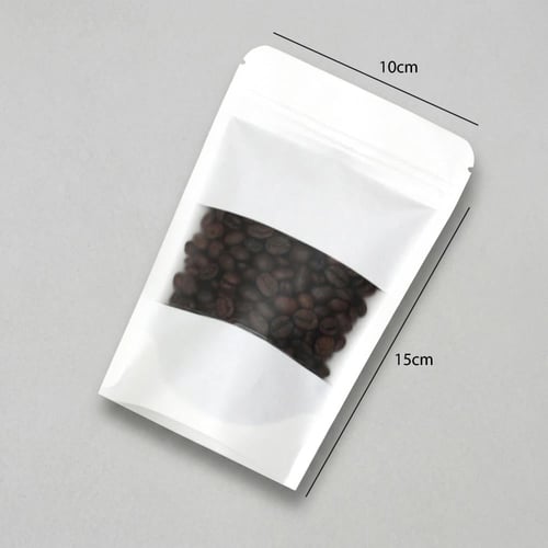 أكياس بهارات وقهوة بنافذة