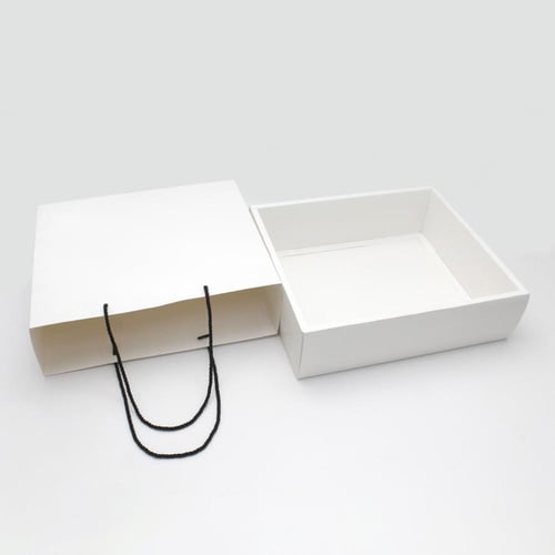 علبة فاخرة للهدايا والعبايات