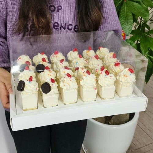 علب حلى شفافة مع مقسم داخلي