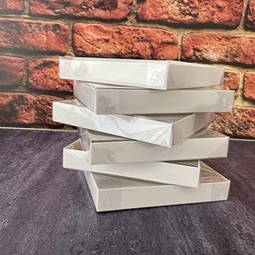 علب ورقية بغطاء شفاف ابيض