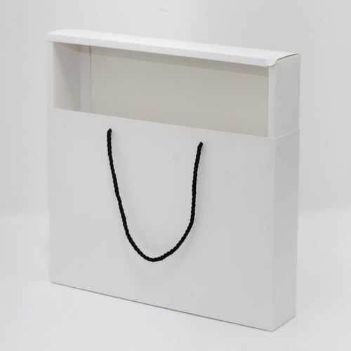 علبة فاخرة للهدايا والعبايات