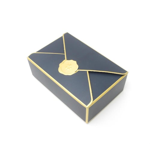 علبة هدايا فاخرة بتصميم ظرف