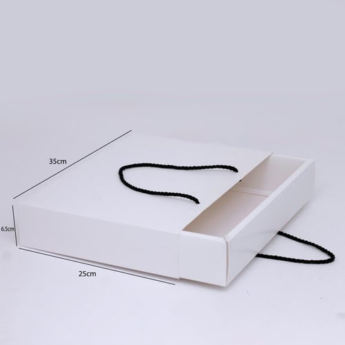 علبة فاخرة للهدايا والعبايات