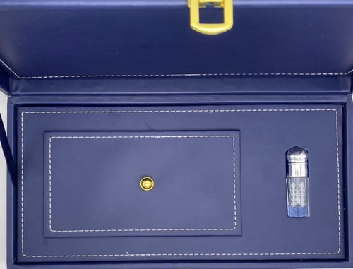 حقيبة هدية فاخرة تحوي ربع تولة + مكان للعود