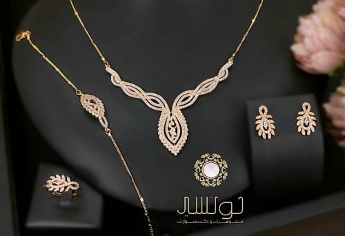 طقم زركون مطلي ذهبي