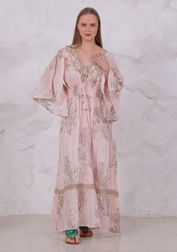 فستان سندس الربيعي بالتطريز الذهبي اليدوي الفاخر