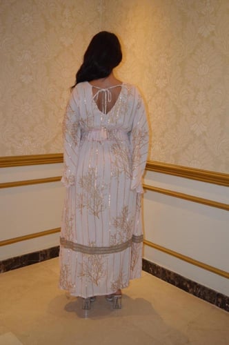 فستان سندس الربيعي بالتطريز الذهبي اليدوي الفاخر