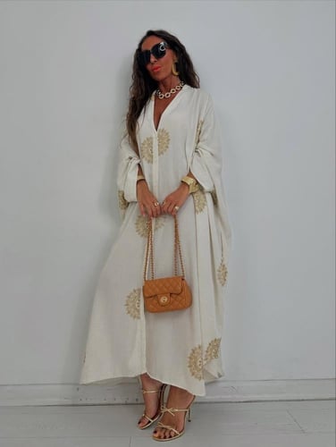 فستان بيج مطرز بخيوط ذهبية فاخرة