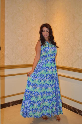 فستان نرجس بنقوش خضراء وزرقاء