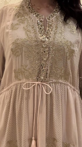 فستان بيج مطرز بقطن فاخر Aaravi راقي صناعة تركية ف...
