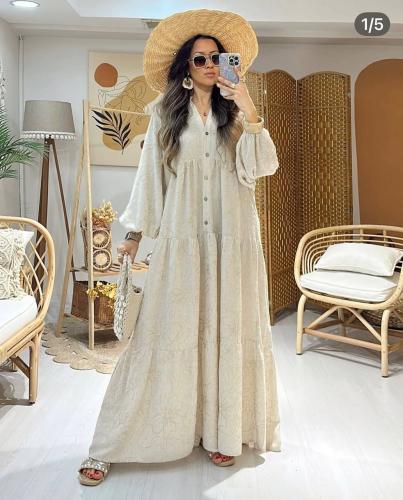 فستان بيج مطرز بخيوط ذهبية – ستايل عصري وأنيق