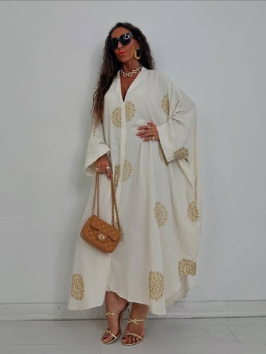 فستان بيج مطرز بخيوط ذهبية فاخرة