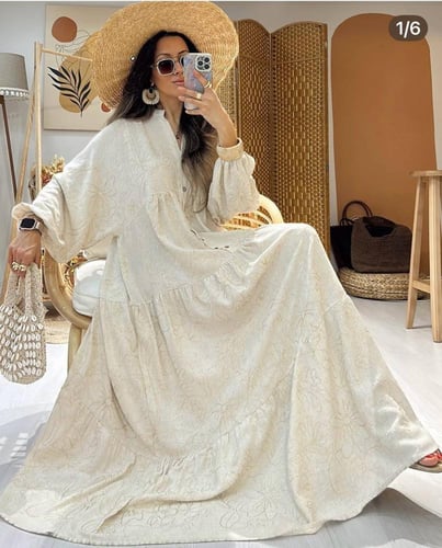 فستان بيج مطرز بخيوط ذهبية – ستايل عصري وأنيق