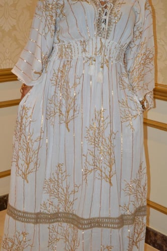 فستان سندس الربيعي بالتطريز الذهبي اليدوي الفاخر