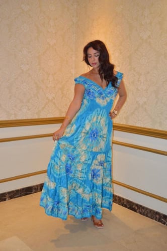 فستان نيلوفر الأزرق بلون البحر - ملمس حريري