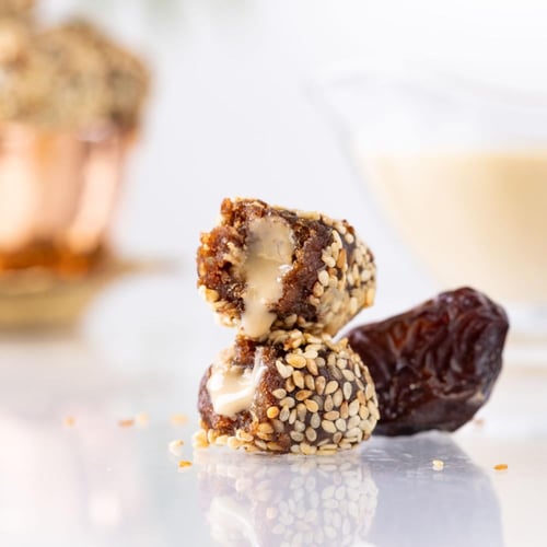 تمرية بالطحينة والسمسم