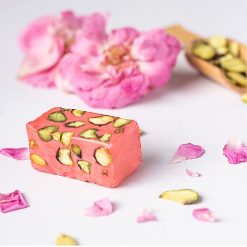 نوجا بالورد والفستق ( بالكيلو )