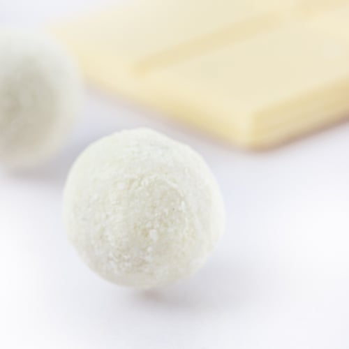 كرات التمر بالشوكولا البيضاء 20 قطعة