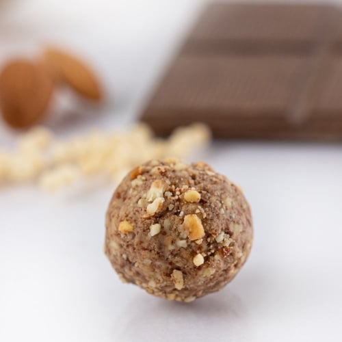 كرات مطحون التمر بالشوكولا 2