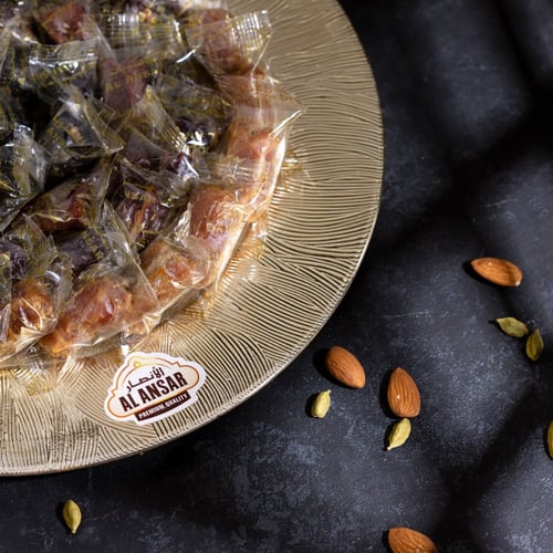 صحن دائري فاخر من التمور المحشية