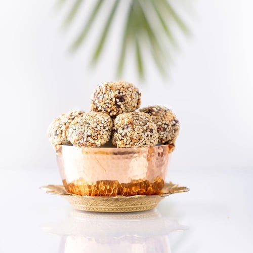 تمرية بالطحينة والسمسم