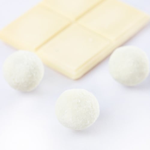 كرات التمر بالشوكولا البيضاء 20 قطعة