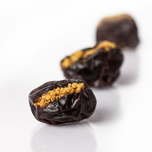 عجوة محشية باللوز والهيل (6 باكيتات)