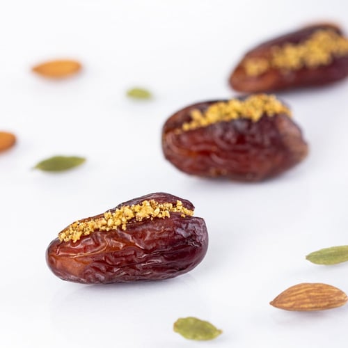 كرتون عنبر المدينه باللوز والهيل 300 غرام (12علبه)