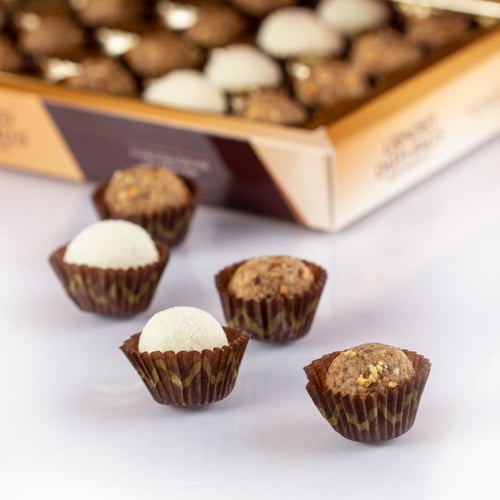 كرات التمر بالشوكولا والحليب 24 قطعة