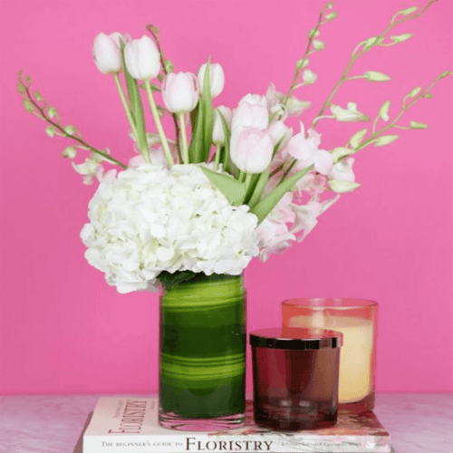 فازة فاخر من زهرة الهيدرانجيا وزهرة التوليب