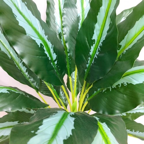 شتلة نبات داخلية خضراء صناعية كبيرة