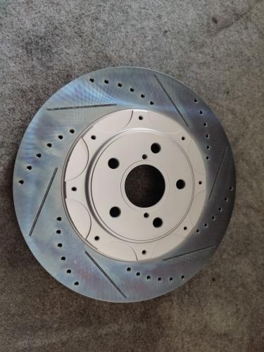 هوبات امامية لكزس LS500 (مخرمة ومخططة) صناعة أمريك...