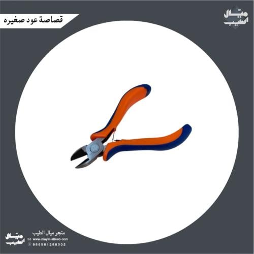 قصاصة عود صغيرة .