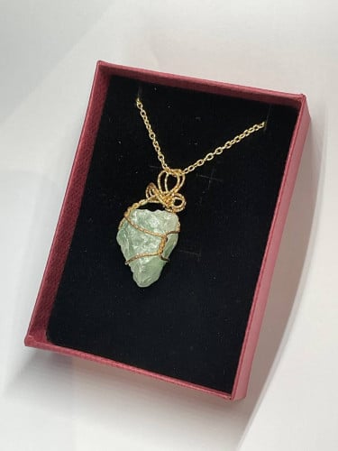 حجر كريم تعليقه اخضر زجاجي