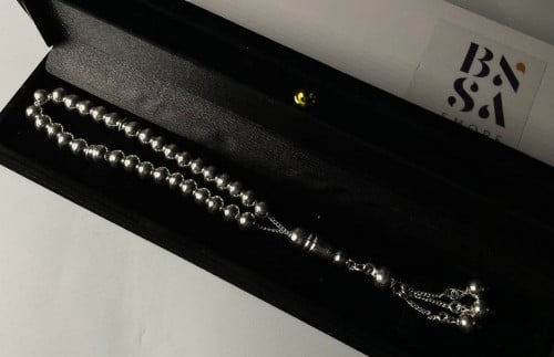 سبحة فضة بحبات دائرية صغيرة