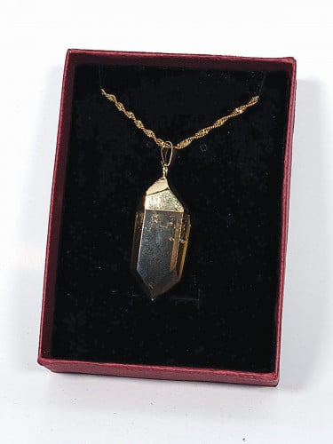 حجر كريم تعليقه