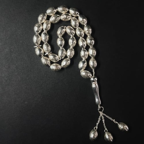 سبحة فضة بحبات بيضاوية