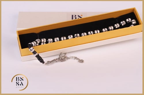 كوك اسود مطعم بالذهبي والابيض