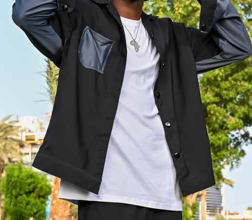 طقم جاكيت مع بنطال بلونين اسود و رمادي