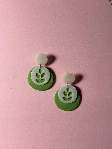 حلق"قرط" أوراق خضراء