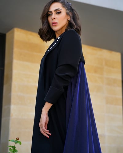 C10 - عباية كريب أسود مع جرسي نيلي بلمعة