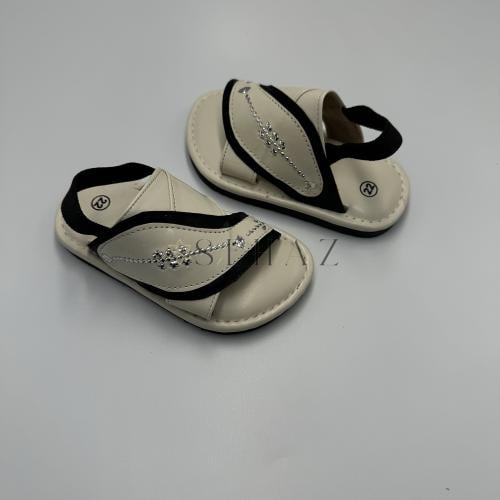 جزمات أطفال شرقي لون أبيض وأسود