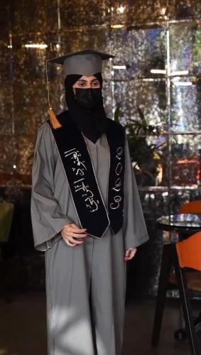 عباية وقبعة ووشاح تخرج 2025 - مع امكانية اضافة الا...