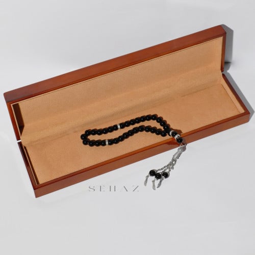 سبحة ولادي اسود اللون متوافرة بمقاسات مناسبة للاطف...